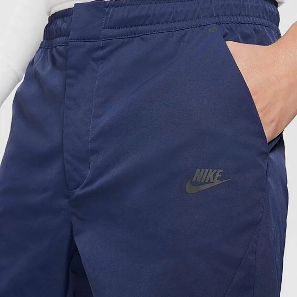 Nike Tech Essentials Unlined Commuter Pants